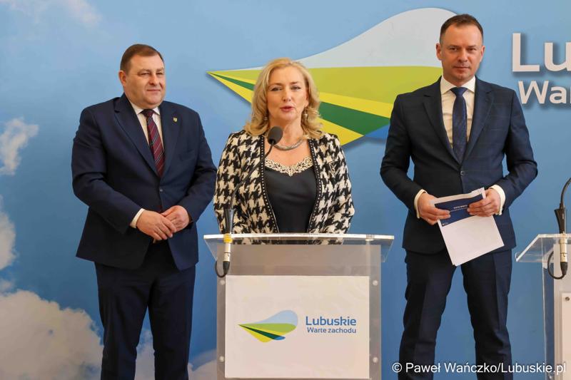 Uczestnicy debaty nt. strategii turystycznej dla województwa lubuskiego, w Urzędzie Marszałkowskim Województwa Lubuskiego w Zielonej Górze