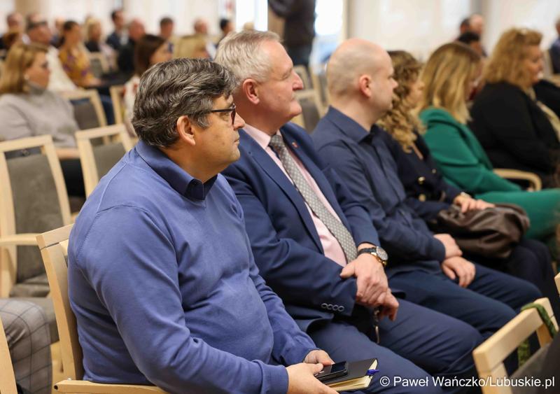 Uczestnicy debaty nt. strategii turystycznej dla województwa lubuskiego, w Urzędzie Marszałkowskim Województwa Lubuskiego w Zielonej Górze