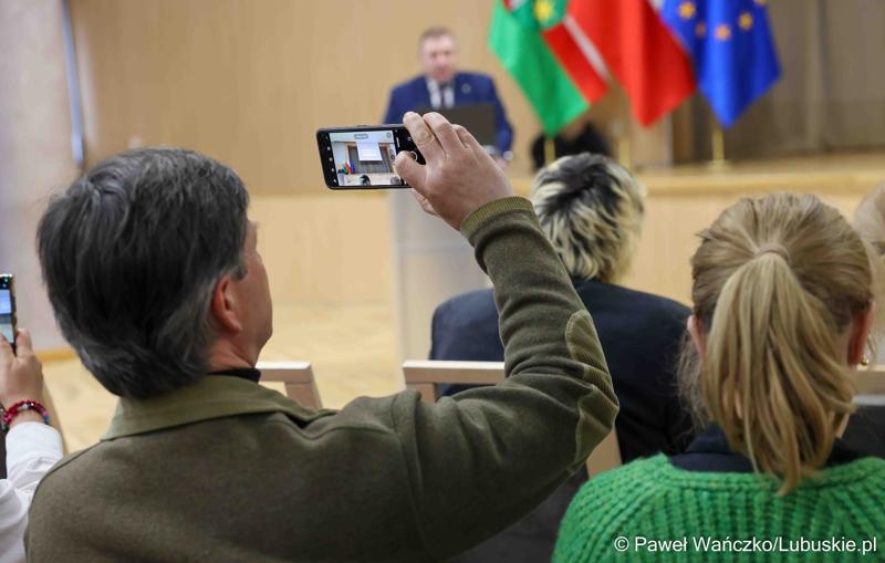 Uczestnicy debaty nt. strategii turystycznej dla województwa lubuskiego, w Urzędzie Marszałkowskim Województwa Lubuskiego w Zielonej Górze