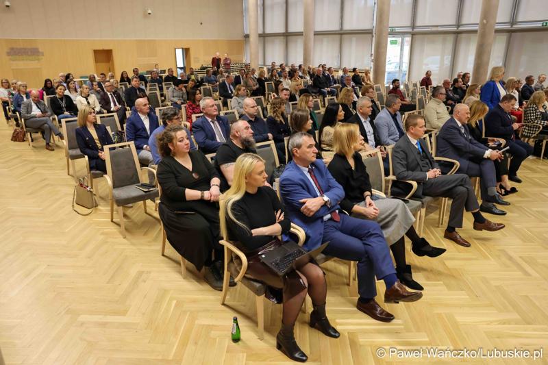 Uczestnicy debaty nt. strategii turystycznej dla województwa lubuskiego, w Urzędzie Marszałkowskim Województwa Lubuskiego w Zielonej Górze