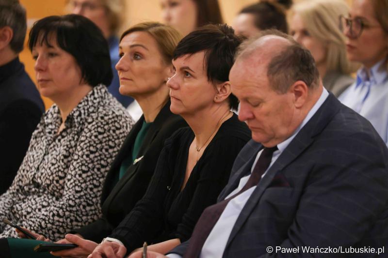 Uczestnicy debaty nt. strategii turystycznej dla województwa lubuskiego, w Urzędzie Marszałkowskim Województwa Lubuskiego w Zielonej Górze