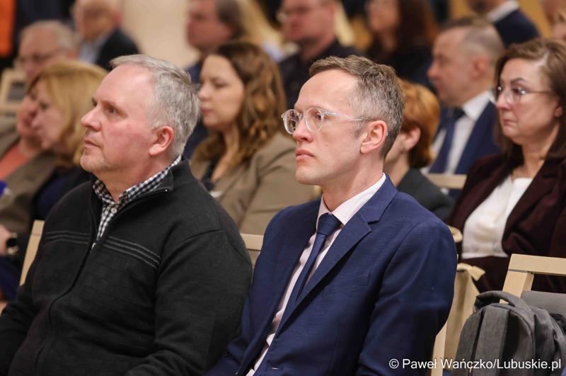 Uczestnicy debaty nt. strategii turystycznej dla województwa lubuskiego, w Urzędzie Marszałkowskim Województwa Lubuskiego w Zielonej Górze