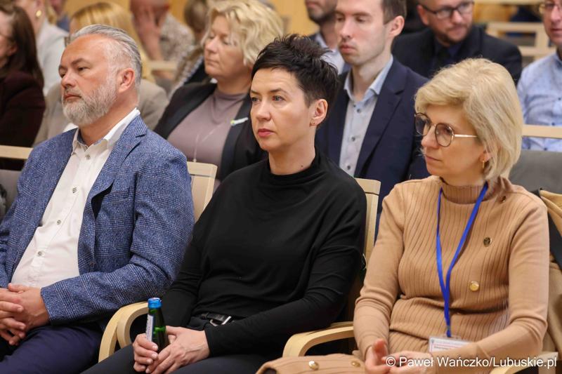 Uczestnicy debaty nt. strategii turystycznej dla województwa lubuskiego, w Urzędzie Marszałkowskim Województwa Lubuskiego w Zielonej Górze