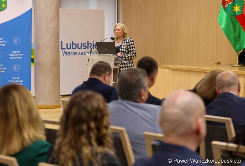 Uczestnicy debaty nt. strategii turystycznej dla województwa lubuskiego, w Urzędzie Marszałkowskim Województwa Lubuskiego w Zielonej Górze