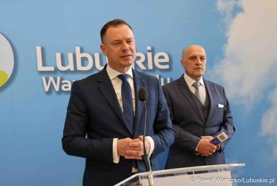 Uczestnicy debaty nt. strategii turystycznej dla województwa lubuskiego, w Urzędzie Marszałkowskim Województwa Lubuskiego w Zielonej Górze 