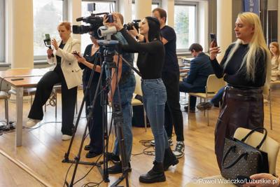 Uczestnicy debaty nt. strategii turystycznej dla województwa lubuskiego, w Urzędzie Marszałkowskim Województwa Lubuskiego w Zielonej Górze 