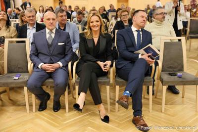 Uczestnicy debaty nt. strategii turystycznej dla województwa lubuskiego, w Urzędzie Marszałkowskim Województwa Lubuskiego w Zielonej Górze 