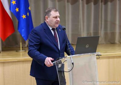 Wicemarszałek Województwa Lubuskiego Grzegorz Potęga przemawia podczas debaty nt. strategii turystycznej dla województwa lubuskiego, w Urzędzie Marszałkowskim Województwa Lubuskiego w Zielonej Górze 