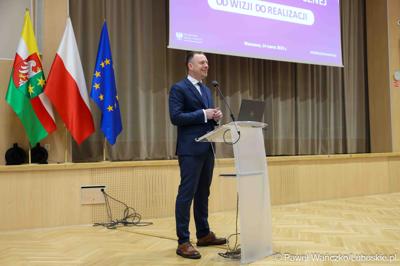 Sekretarz Stanu w Ministerstwie Sportu i Turystyki Piotr Borys przemawia podczas debaty nt. strategii turystycznej dla województwa lubuskiego, w Urzędzie Marszałkowskim Województwa Lubuskiego w Zielonej Górze 