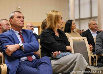 Uczestnicy debaty nt. strategii turystycznej dla województwa lubuskiego, w Urzędzie Marszałkowskim Województwa Lubuskiego w Zielonej Górze 