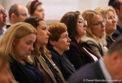 Uczestnicy debaty nt. strategii turystycznej dla województwa lubuskiego, w Urzędzie Marszałkowskim Województwa Lubuskiego w Zielonej Górze 