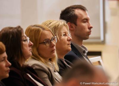 Uczestnicy debaty nt. strategii turystycznej dla województwa lubuskiego, w Urzędzie Marszałkowskim Województwa Lubuskiego w Zielonej Górze 