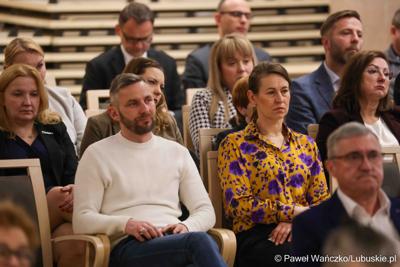 Uczestnicy debaty nt. strategii turystycznej dla województwa lubuskiego, w Urzędzie Marszałkowskim Województwa Lubuskiego w Zielonej Górze 