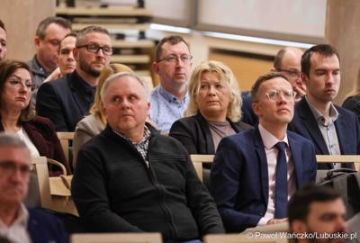 Uczestnicy debaty nt. strategii turystycznej dla województwa lubuskiego, w Urzędzie Marszałkowskim Województwa Lubuskiego w Zielonej Górze 