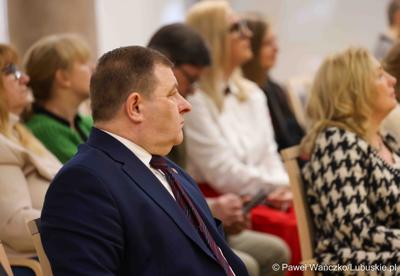 Uczestnicy debaty nt. strategii turystycznej dla województwa lubuskiego, w Urzędzie Marszałkowskim Województwa Lubuskiego w Zielonej Górze 