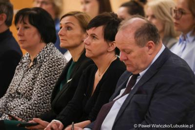 Uczestnicy debaty nt. strategii turystycznej dla województwa lubuskiego, w Urzędzie Marszałkowskim Województwa Lubuskiego w Zielonej Górze 
