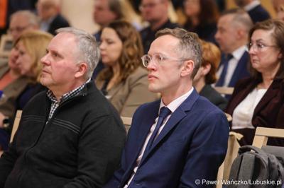 Uczestnicy debaty nt. strategii turystycznej dla województwa lubuskiego, w Urzędzie Marszałkowskim Województwa Lubuskiego w Zielonej Górze 