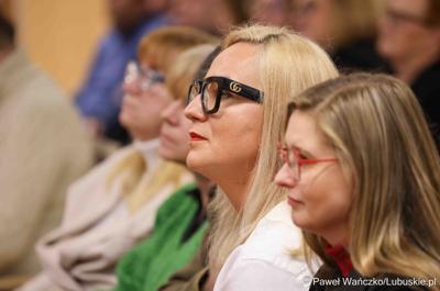 Uczestnicy debaty nt. strategii turystycznej dla województwa lubuskiego, w Urzędzie Marszałkowskim Województwa Lubuskiego w Zielonej Górze 