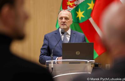 Uczestnicy debaty nt. strategii turystycznej dla województwa lubuskiego, w Urzędzie Marszałkowskim Województwa Lubuskiego w Zielonej Górze 