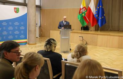 Uczestnicy debaty nt. strategii turystycznej dla województwa lubuskiego, w Urzędzie Marszałkowskim Województwa Lubuskiego w Zielonej Górze 