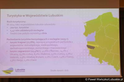 Uczestnicy debaty nt. strategii turystycznej dla województwa lubuskiego, w Urzędzie Marszałkowskim Województwa Lubuskiego w Zielonej Górze 