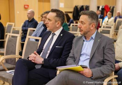 Uczestnicy debaty nt. strategii turystycznej dla województwa lubuskiego, w Urzędzie Marszałkowskim Województwa Lubuskiego w Zielonej Górze 
