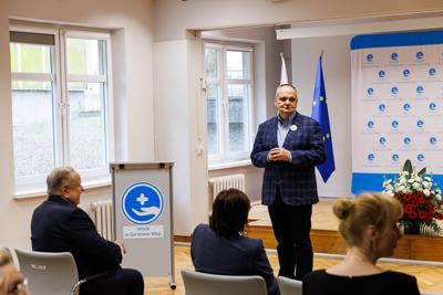 W imieniu Zarządu Województwa i samorządu składam wyrazy najwyższego szacunku i uznania za państwa trud – mówił marszałek Marcin Jabłoński, w obecności minister Izabeli Leszczyny, na uroczystości w gorzowskim szpitalu.
