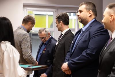 W imieniu Zarządu Województwa i samorządu składam wyrazy najwyższego szacunku i uznania za państwa trud – mówił marszałek Marcin Jabłoński, w obecności minister Izabeli Leszczyny, na uroczystości w gorzowskim szpitalu.
