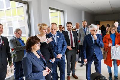 W imieniu Zarządu Województwa i samorządu składam wyrazy najwyższego szacunku i uznania za państwa trud – mówił marszałek Marcin Jabłoński, w obecności minister Izabeli Leszczyny, na uroczystości w gorzowskim szpitalu.
