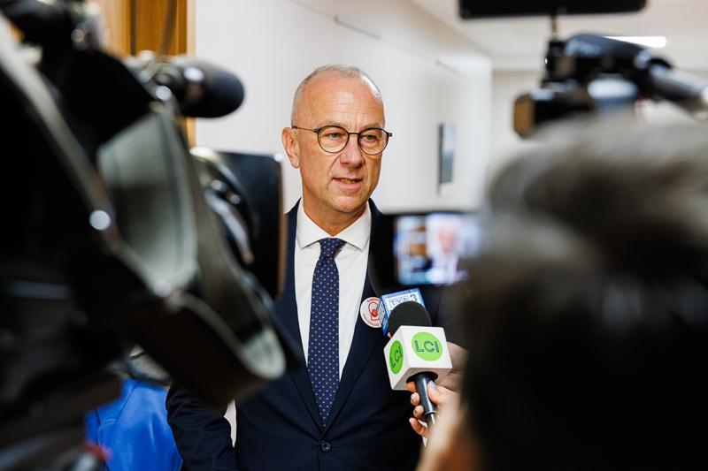 W imieniu Zarządu Województwa i samorządu składam wyrazy najwyższego szacunku i uznania za państwa trud – mówił marszałek Marcin Jabłoński, w obecności minister Izabeli Leszczyny, na uroczystości w gorzowskim szpitalu.