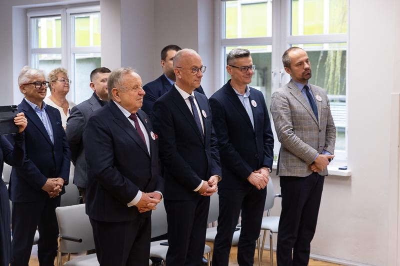 W imieniu Zarządu Województwa i samorządu składam wyrazy najwyższego szacunku i uznania za państwa trud – mówił marszałek Marcin Jabłoński, w obecności minister Izabeli Leszczyny, na uroczystości w gorzowskim szpitalu.