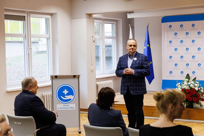 W imieniu Zarządu Województwa i samorządu składam wyrazy najwyższego szacunku i uznania za państwa trud – mówił marszałek Marcin Jabłoński, w obecności minister Izabeli Leszczyny, na uroczystości w gorzowskim szpitalu.
