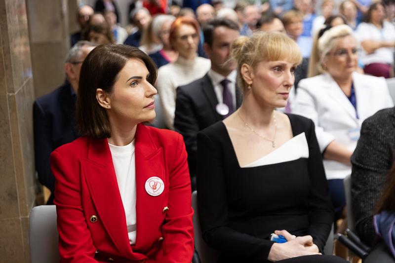W imieniu Zarządu Województwa i samorządu składam wyrazy najwyższego szacunku i uznania za państwa trud – mówił marszałek Marcin Jabłoński, w obecności minister Izabeli Leszczyny, na uroczystości w gorzowskim szpitalu.