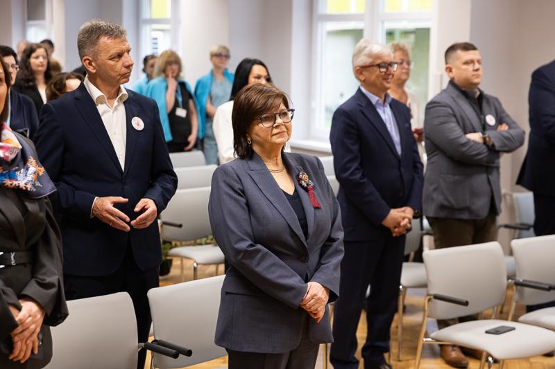 W imieniu Zarządu Województwa i samorządu składam wyrazy najwyższego szacunku i uznania za państwa trud – mówił marszałek Marcin Jabłoński, w obecności minister Izabeli Leszczyny, na uroczystości w gorzowskim szpitalu.