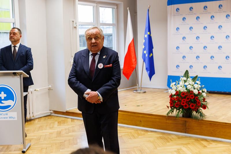 W imieniu Zarządu Województwa i samorządu składam wyrazy najwyższego szacunku i uznania za państwa trud – mówił marszałek Marcin Jabłoński, w obecności minister Izabeli Leszczyny, na uroczystości w gorzowskim szpitalu.