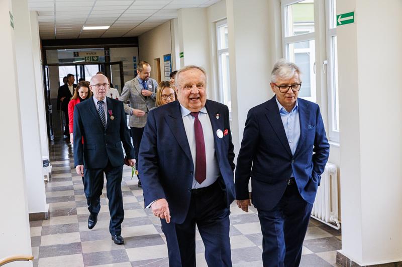 W imieniu Zarządu Województwa i samorządu składam wyrazy najwyższego szacunku i uznania za państwa trud – mówił marszałek Marcin Jabłoński, w obecności minister Izabeli Leszczyny, na uroczystości w gorzowskim szpitalu.