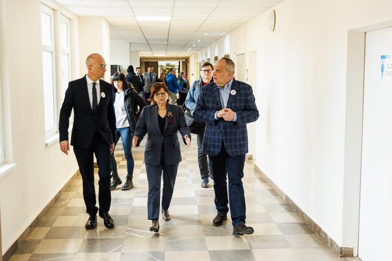 W imieniu Zarządu Województwa i samorządu składam wyrazy najwyższego szacunku i uznania za państwa trud – mówił marszałek Marcin Jabłoński, w obecności minister Izabeli Leszczyny, na uroczystości w gorzowskim szpitalu.