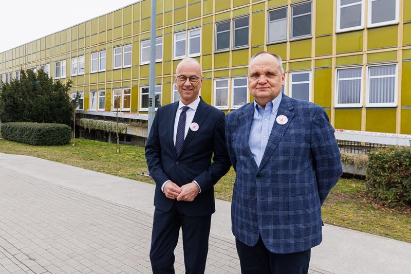 W imieniu Zarządu Województwa i samorządu składam wyrazy najwyższego szacunku i uznania za państwa trud – mówił marszałek Marcin Jabłoński, w obecności minister Izabeli Leszczyny, na uroczystości w gorzowskim szpitalu.