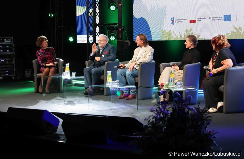 XV Lubuski Kongres Kobiet w zielonogórskim Planetarium Wenus