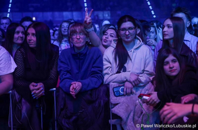 Koncert Dawida Kwiatkowskiego w Zielonej Górze zorganizowanego z okazji odbywającego się w Zielonej Górze XV Kongresu Kobiet