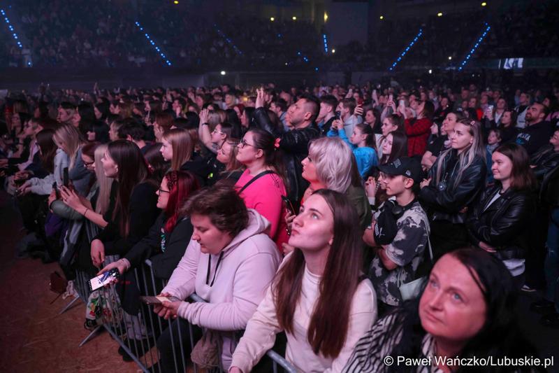 Koncert Dawida Kwiatkowskiego w Zielonej Górze zorganizowanego z okazji odbywającego się w Zielonej Górze XV Kongresu Kobiet