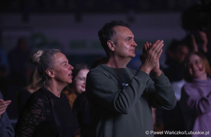 Koncert Dawida Kwiatkowskiego w Zielonej Górze zorganizowanego z okazji odbywającego się w Zielonej Górze XV Kongresu Kobiet