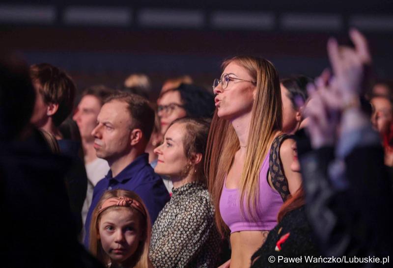 Koncert Dawida Kwiatkowskiego w Zielonej Górze zorganizowanego z okazji odbywającego się w Zielonej Górze XV Kongresu Kobiet