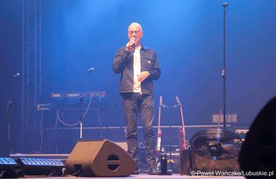 Marszałek Województwa Lubuskiego Marcin Jabłoński zapowiada koncert Dawida Kwiatkowskiego w Zielonej Górze, zorganizowanego z okazji odbywającego się w Zielonej Górze XV Kongresu Kobiet