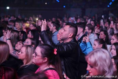 Koncert Dawida Kwiatkowskiego w Zielonej Górze zorganizowanego z okazji odbywającego się w Zielonej Górze XV Kongresu Kobiet