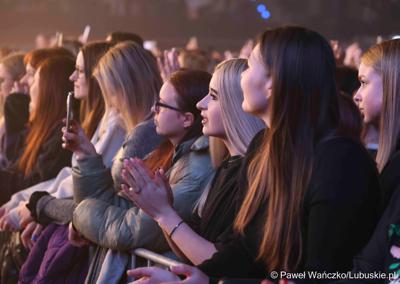 Koncert Dawida Kwiatkowskiego w Zielonej Górze zorganizowanego z okazji odbywającego się w Zielonej Górze XV Kongresu Kobiet