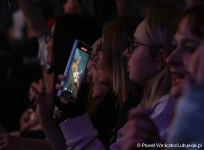 Koncert Dawida Kwiatkowskiego w Zielonej Górze zorganizowanego z okazji odbywającego się w Zielonej Górze XV Kongresu Kobiet