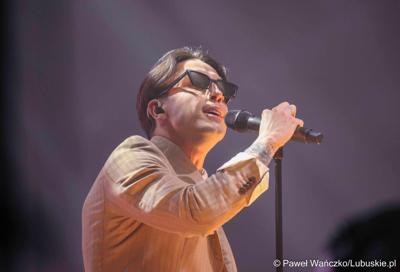 Koncert Dawida Kwiatkowskiego w Zielonej Górze zorganizowanego z okazji odbywającego się w Zielonej Górze XV Kongresu Kobiet