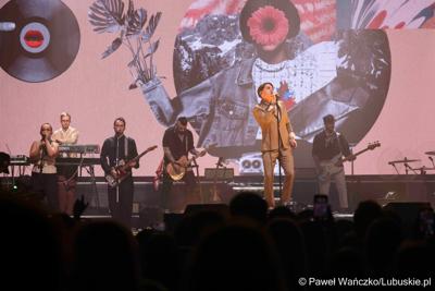 Koncert Dawida Kwiatkowskiego w Zielonej Górze zorganizowanego z okazji odbywającego się w Zielonej Górze XV Kongresu Kobiet