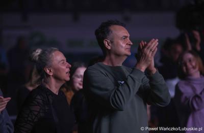 Koncert Dawida Kwiatkowskiego w Zielonej Górze zorganizowanego z okazji odbywającego się w Zielonej Górze XV Kongresu Kobiet